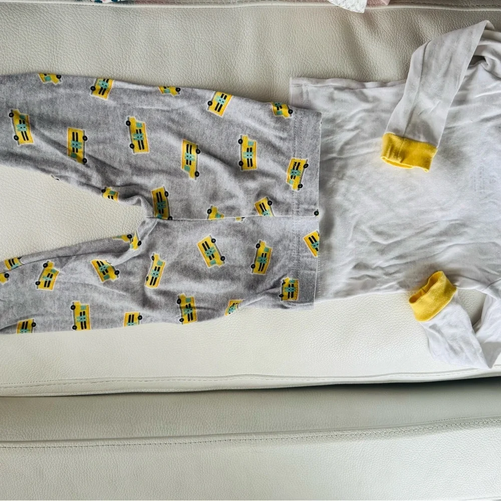 Cocomelon 4 pc pajama set with JJ and school bus 2T GUC